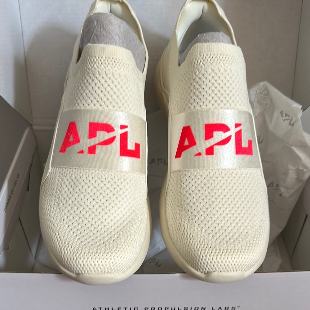 ✅ APL Women's Techloom Bliss - Pristine/Magma